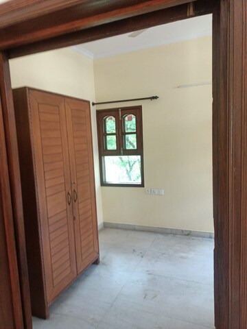 Room in 3 BHK Apartment at Greater Kailash I – for Rent