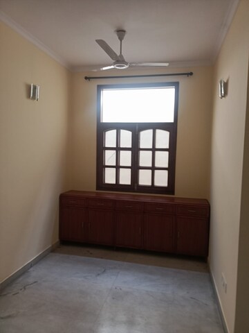 Room in 3 BHK Apartment at Greater Kailash I – for Rent