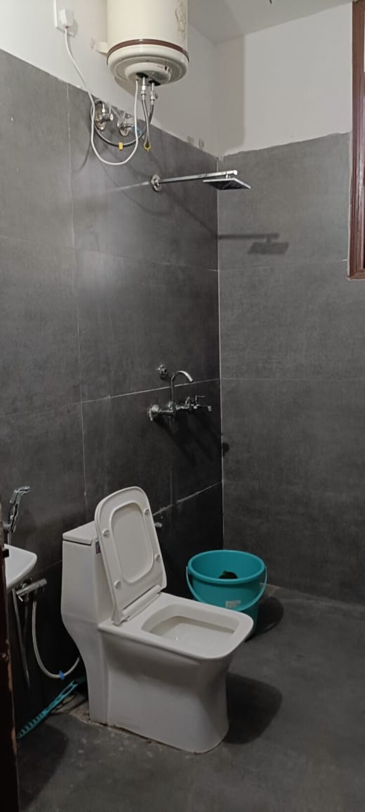 Bathroom, sunny enclave 3 Bedroom 125 Sq.Yd. Apartment In Sunny Enclave Mohali 8058333