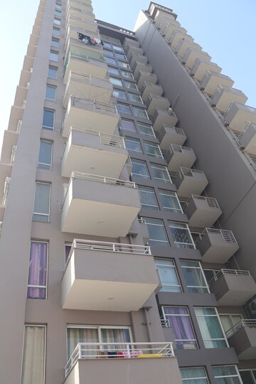  Pg – Entrance View at Delhi Gurgaon Expressway - for Rent