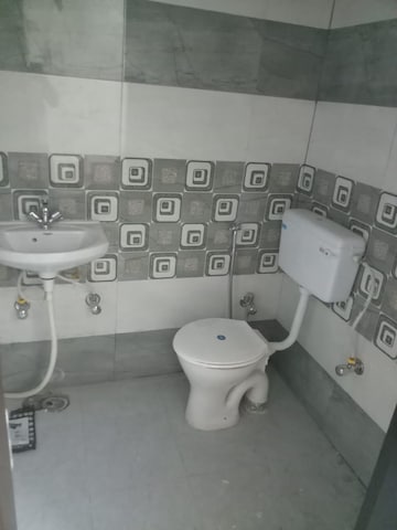 Bathroom in 1 BHK Independent House at Unitech Arcadia, South City 2 – for Rent