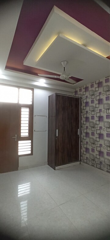 Room in 2 BHK Builder Floor at Niti Khand I – for Rent
