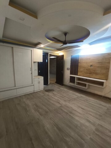 Room in 4 BHK Builder Floor at Sector 43 – for Rent