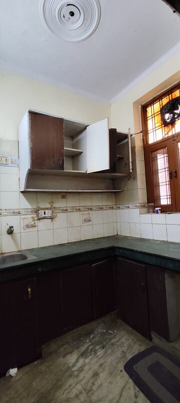 Kitchen in 2 BHK Builder Floor at Sector 43 – for Rent
