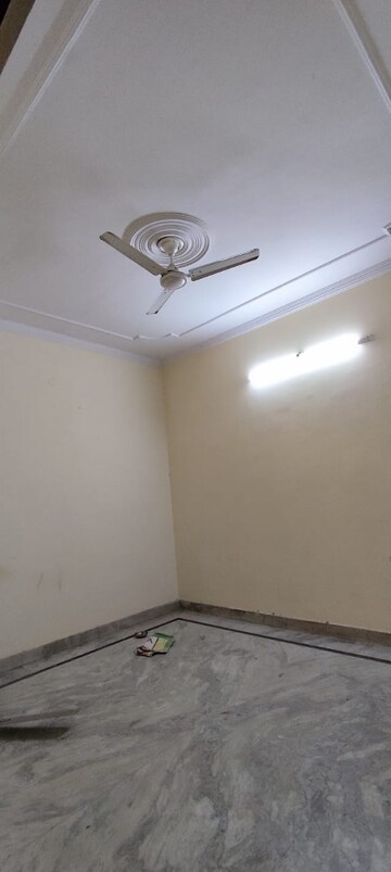 Room in 2 BHK Builder Floor at Sector 43 – for Rent