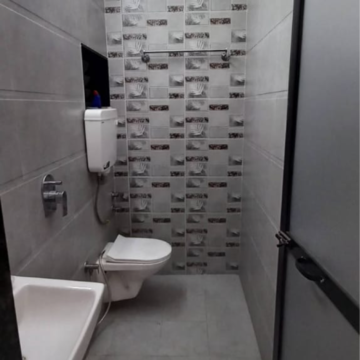 Bathroom in 5 BHK Apartment at Hari Om Heritage, Kharghar Sector 21 – for Rent