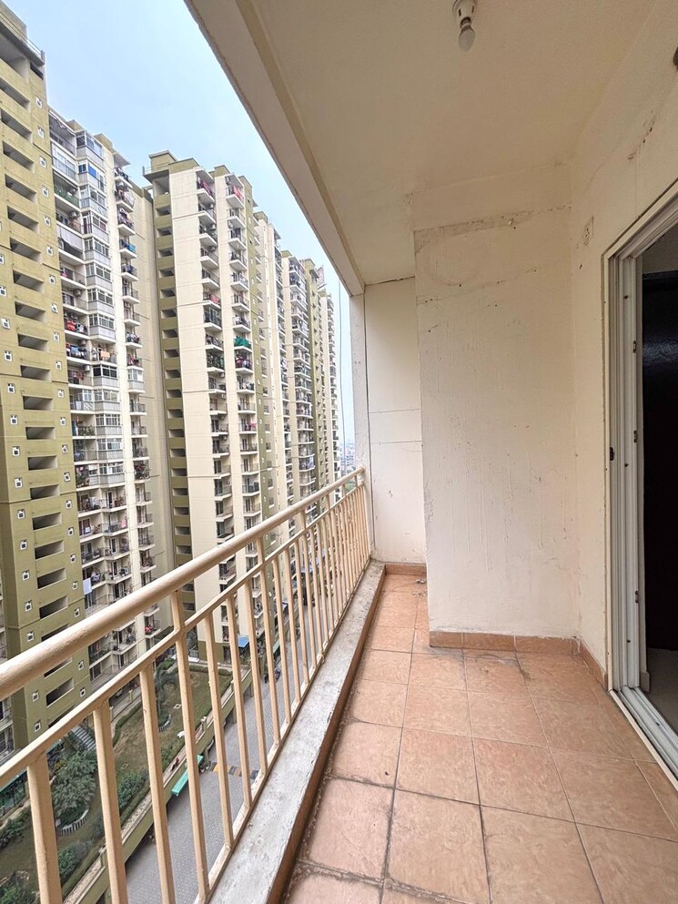 Balcony, gaur-city-2-11th-avenue 2.5 Bedroom 1205 Sq.Ft. Apartment In Sector 16c Greater Noida Greater Noida 8058476