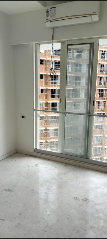 Room in 3 BHK Apartment at Ekta Tripolis, Goregaon West – for Rent