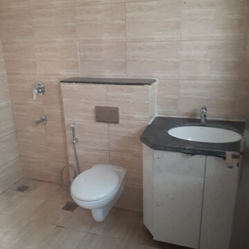 Bathroom in 3 BHK Builder Floor at BPTP Amstoria, Sector 102 – for Sale