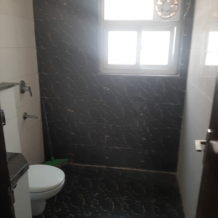 Bathroom, bptp-amstoria 3 Bedroom 2229 Sq.Ft. Builder Floor In Sector 102 Gurgaon 8058533