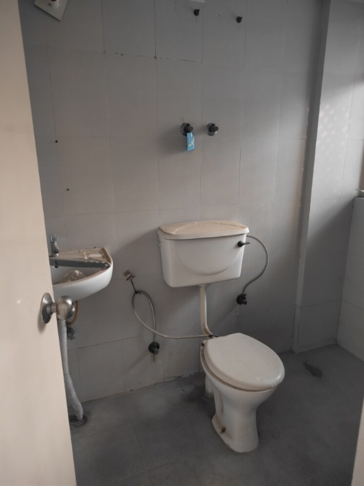 Bathroom, signature-solera-apartment 3 Bedroom 745 Sq.Ft. Apartment In Sector 107 Gurgaon 8058552