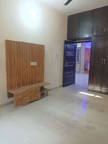Room in 3 BHK Builder Floor at Guru Nanak Enclave, Dhakoli Village – for Sale