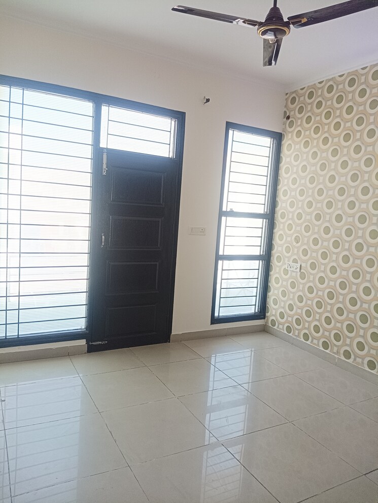 Room, guru-nanak-enclave 3 Bedroom 1800 Sq.Ft. Builder Floor In Dhakoli Village Zirakpur 8058559