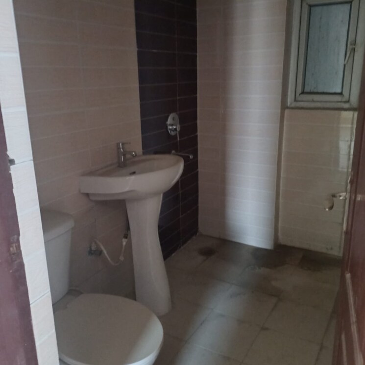 Bathroom, amrapali-zodiac 2.5 Bedroom 1075 Sq.Ft. Apartment In Sector 120 Noida 8058582