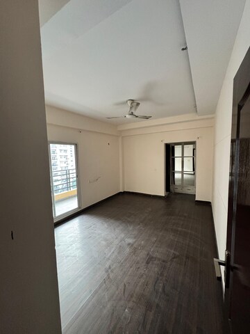 Room in 3 BHK Apartment at Exotica Fresco, Sector 137 – for Rent