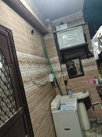 Master Bedroom in 2 BHK Builder Floor at Mahavir Enclave 1 – for Rent
