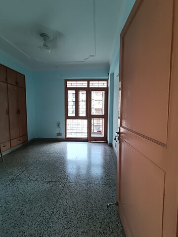 Room in 4 BHK Apartment at The Divya Apartments, Sector 56 – for Sale