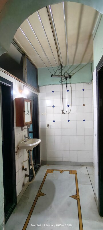 Bathroom in 1 BHK Apartment at Bhandup East – for Rent