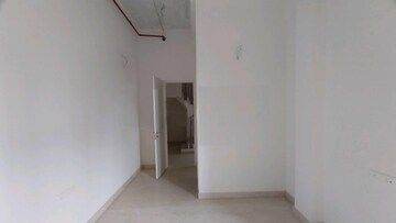 Room in 3 BHK Apartment at Indiabulls Sky Forest, Lower Parel – for Sale