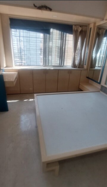 Room in 3 BHK Apartment at Shankar Sheth Apartment, Grant Road – for Rent