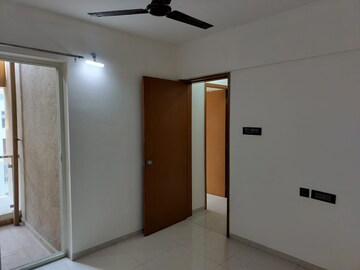 Room in 2 BHK Apartment at Shree Signature Park, Wakad – for Rent