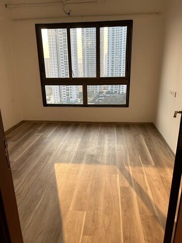 Room in 2.5 BHK Apartment at The Wadhwa Atmosphere, Mulund West – for Sale