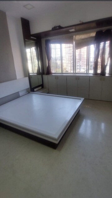 Room in 3 BHK Apartment at Shankar Sheth Apartment, Grant Road – for Rent