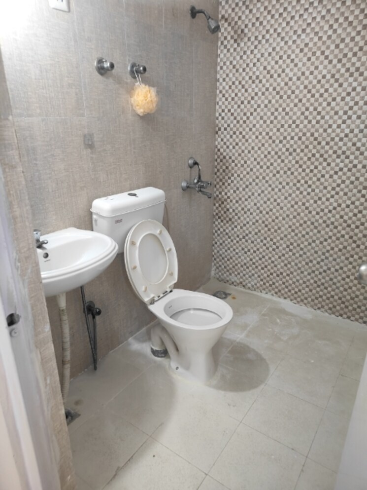 Bathroom, signature-global-solera-2 2 Bedroom 577 Sq.Ft. Apartment In Sector 107 Gurgaon 8058825
