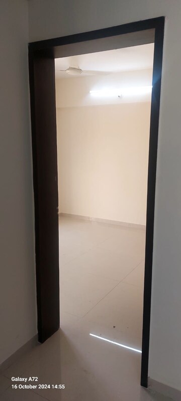 Room in 2 BHK Apartment at Shree Royal Solus, Baner – for Rent