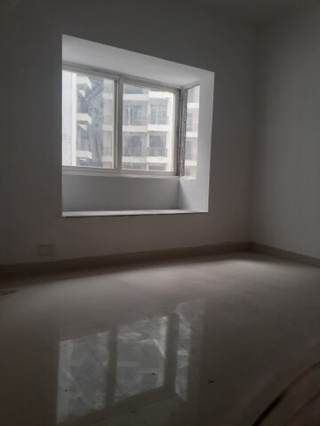 Room in 2.5 BHK Apartment at Aarcity Regency Park, Sector 16c Greater Noida – for Rent
