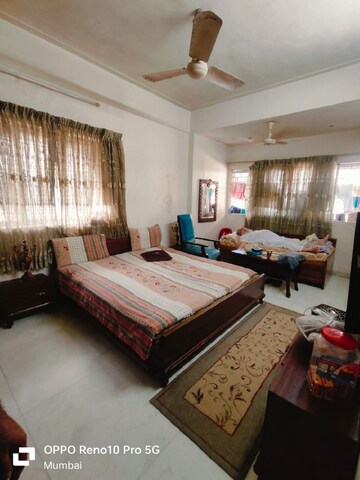 Bedroom in 3 BHK Apartment at Santacruz West – for Rent