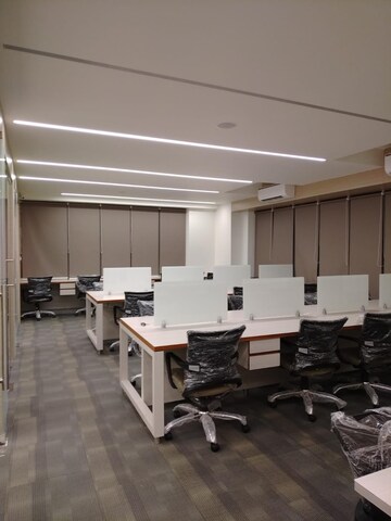 Commercial Office Space 1900 Sq.Ft. For Rent in Sindhubhavan Ahmedabad  8058918