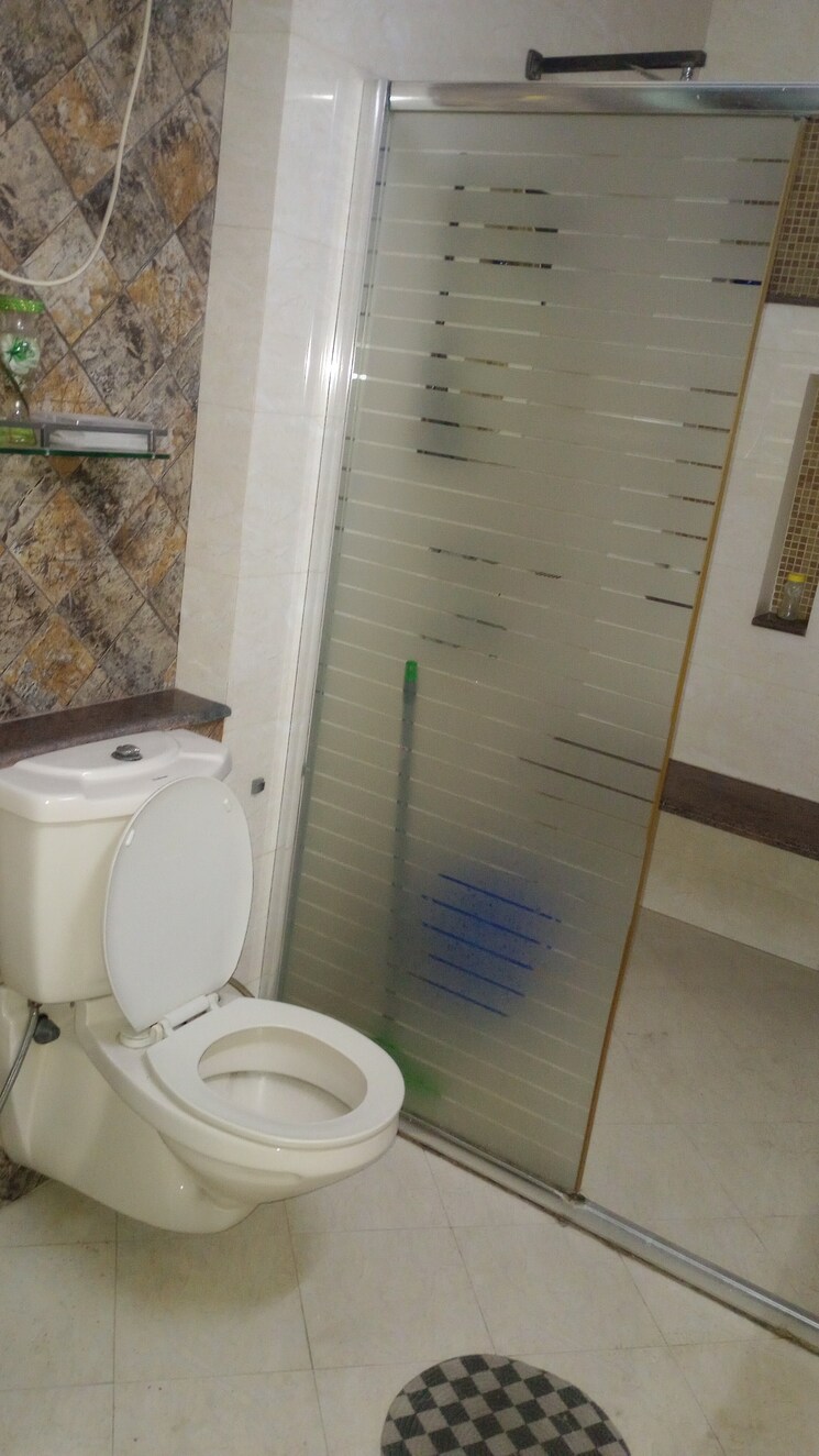 Bathroom, anand vihar 5 Bedroom 4200 Sq.Ft. Penthouse In Anand Vihar Ghaziabad 8058929