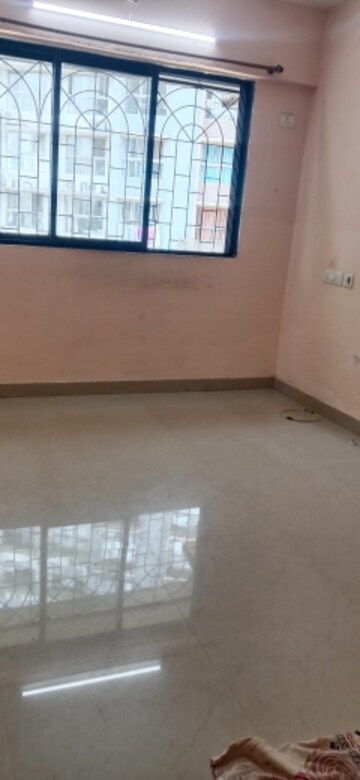 Room in 1 BHK Apartment at Goregaon West – for Sale