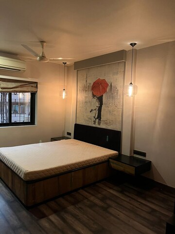 Bedroom in 2 BHK Apartment at Juhu – for Rent