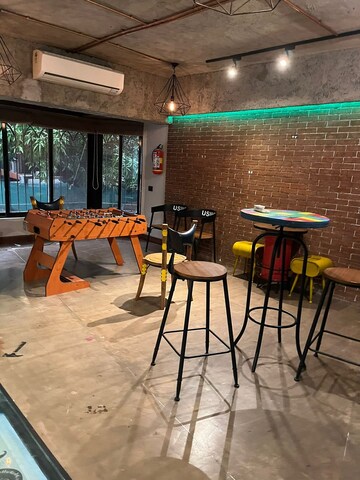 Gym in 2 BHK Apartment at Juhu – for Rent