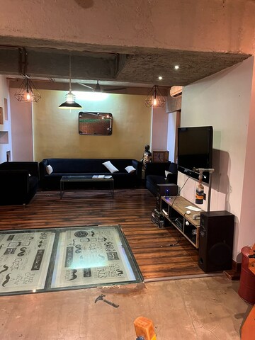 Bedroom in 2 BHK Apartment at Juhu – for Rent