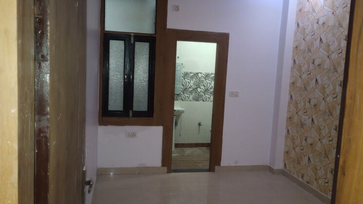 Room, shakti khand iv 3 Bedroom 95 Sq.Mt. Builder Floor In Shakti Khand iv Ghaziabad 8058941