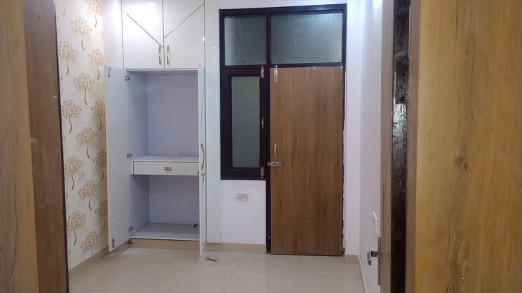 Room, shakti khand iv 3 Bedroom 95 Sq.Mt. Builder Floor In Shakti Khand iv Ghaziabad 8058941