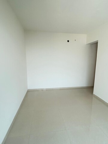 Room in 2 BHK Apartment at Rajesh Raj Infinia, Malad West – for Rent