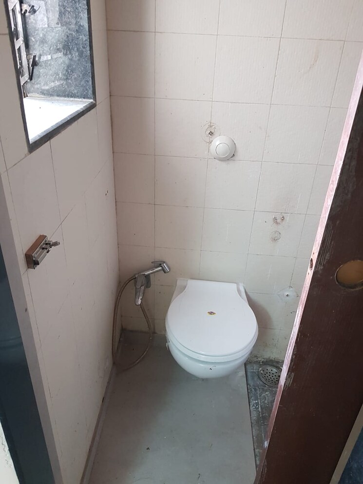 Bathroom, naupada 1 Bedroom 520 Sq.Ft. Apartment In Naupada Thane 8058947