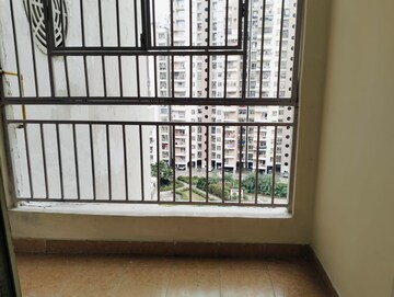Room in 2.5 BHK Apartment at Supertech Ecociti, Sector 137 – for Rent