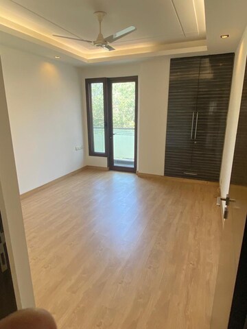 Room in 4 BHK Apartment at East Of Kailash – for Sale