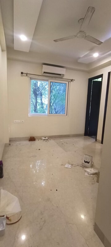 Room in 3 BHK Builder Floor at Saket – for Sale