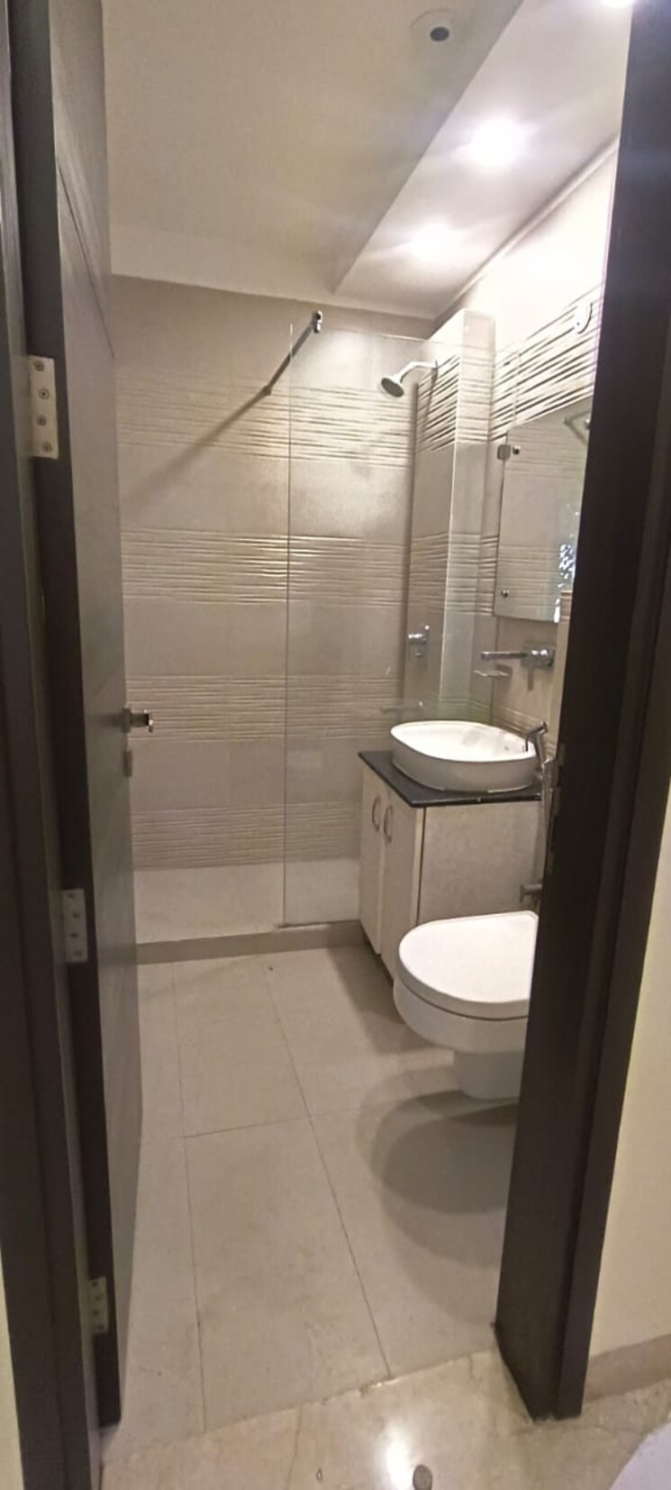 Bathroom, saket 3 Bedroom 150 Sq.Yd. Builder Floor In Saket Delhi 8058982