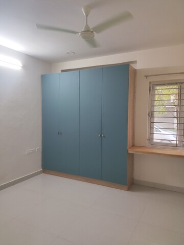 Room in 3 BHK Apartment at Vishnu Vistara, Hi Tech City – for Rent