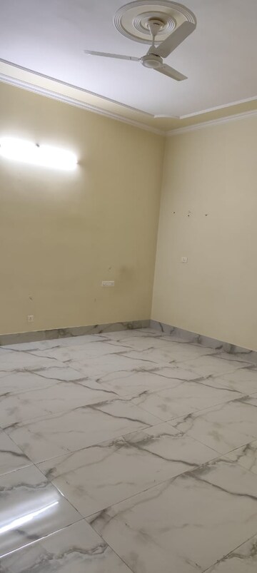 Room in 2 BHK Apartment at Chandra Panorama, Sushant Golf City – for Rent