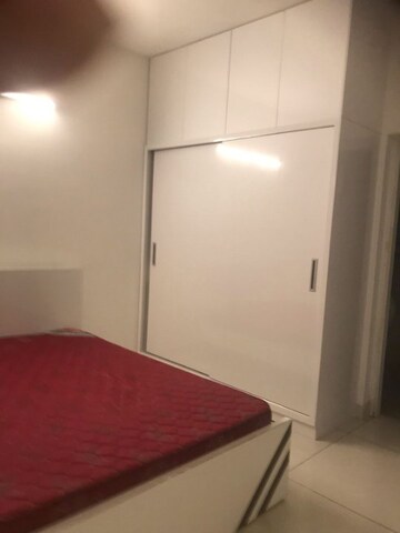 Room in 3 BHK Apartment at Prestige Lakeside Habitat, Varthur – for Rent
