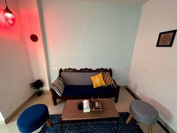 Furnished Amenities in 1 BHK Apartment at Bandra West – for Rent