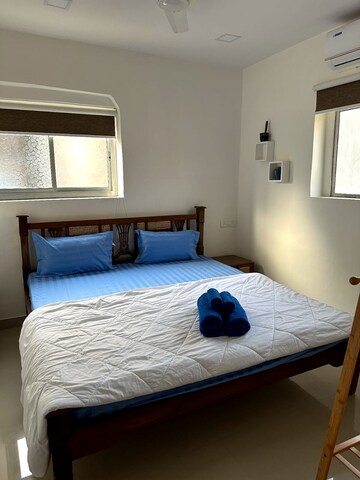 Bedroom in 1 BHK Apartment at Bandra West – for Rent